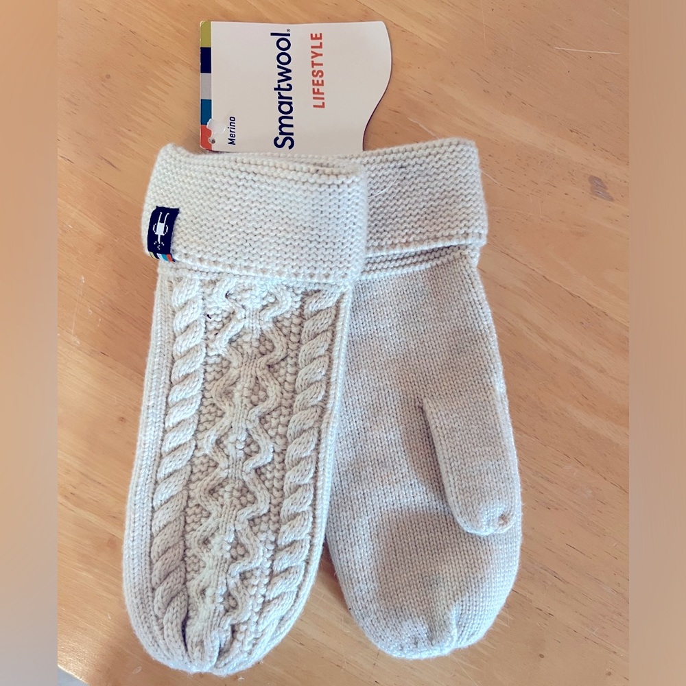 Smartwool bunny slope women’s mittens. One size. NWT